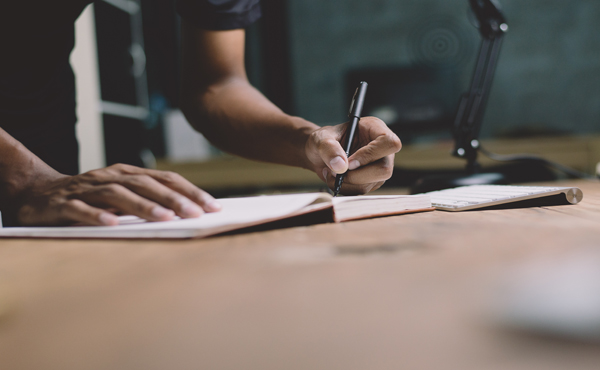 リストを扱う業者から購入する